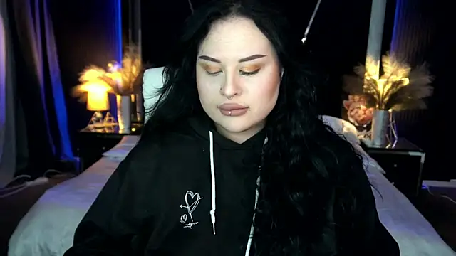 Snapshot of SerahMirabeli chatting on 11/16/25, 08:14 SerahMirabeli online show from 11/16/25, 08:14