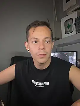 Snapshot of dimitryivanovv chatting on 10/14/25, 06:36 dimitryivanovv online show from 10/14/25, 06:36