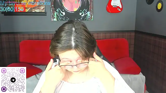 Snapshot of Mila__Cutee chatting on 10/18/25, 01:19 Mila  Cutee online show from 10/18/25, 01:19