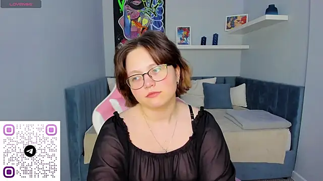 Snapshot of Mila__Cutee chatting on 10/19/25, 01:28 Mila  Cutee online show from 10/19/25, 01:28