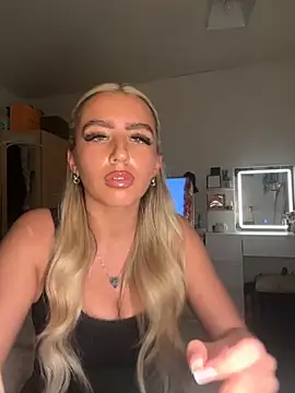 BlondeBetty online show from 11/13/25, 05:01