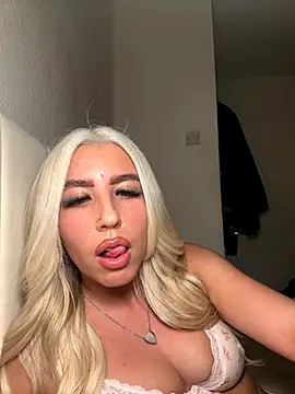 BlondeBetty online show from 12/03/25, 08:40