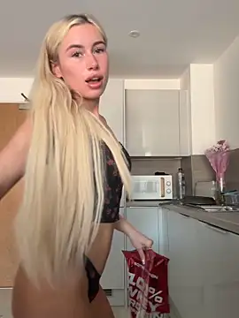 Snapshot of SexySaraxxoo chatting on 05/26/26, 10:44 SexySaraxxoo online show from 05/26/26, 10:44
