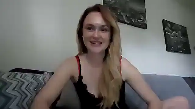 Snapshot of Rovelaa chatting on 07/07/26, 12:20 Rovelaa online show from 07/07/26, 12:20
