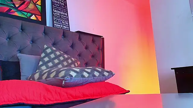 elinne hendrix  online show from 01/14/26, 01:39