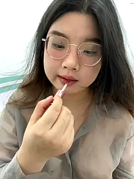 xxwang20 online show from 09/17/25, 12:18