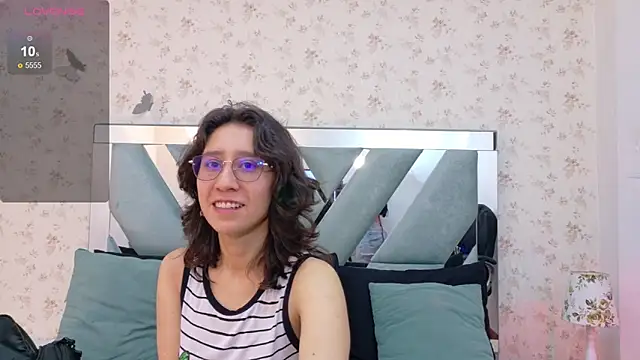 Snapshot of jupiterysaturno chatting on 09/18/25, 04:42 jupiterysaturno online show from 09/18/25, 04:42