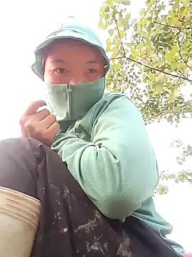 Snapshot of Huyen_x chatting on 04/02/26, 10:35 Huyen x online show from 04/02/26, 10:35