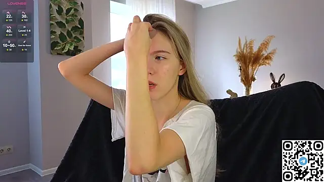 Snapshot of Succubelle chatting on 10/11/25, 06:12 Succubelle online show from 10/11/25, 06:12