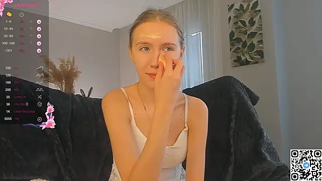 Snapshot of Succubelle chatting on 11/17/25, 06:52 Succubelle online show from 11/17/25, 06:52