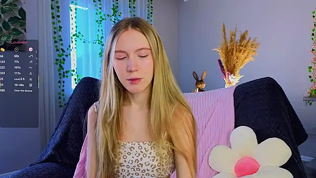 Snapshot of Succubelle chatting on 12/16/25, 07:13 Succubelle online show from 12/16/25, 07:13