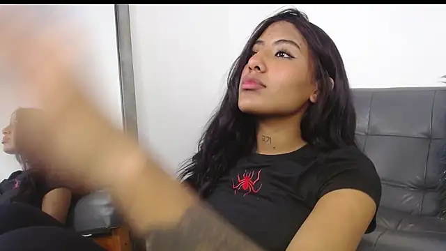 Snapshot of Deysha_Garcias chatting on 10/15/25, 03:23 Deysha Garcias online show from 10/15/25, 03:23