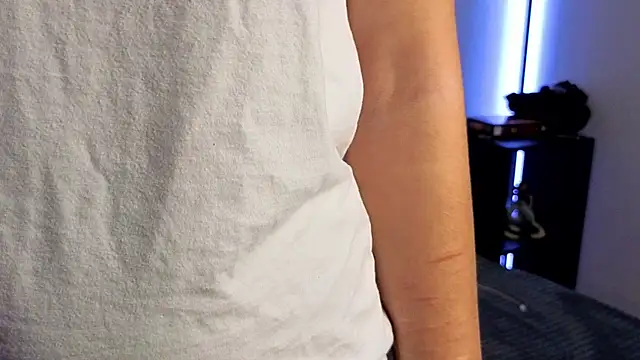 Snapshot of sunsh11ne chatting on 10/24/25, 02:24 sunsh11ne online show from 10/24/25, 02:24