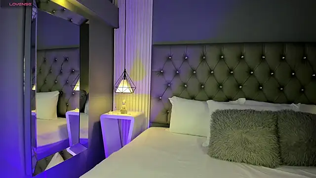 LunaBloomn online show from 11/24/25, 05:01