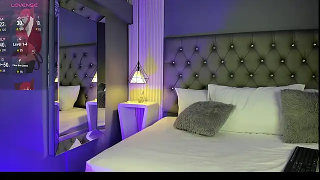 LunaBloomn online show from 12/01/25, 05:07