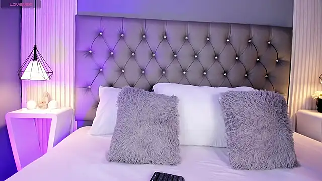 LunaBloomn online show from 01/17/26, 05:05