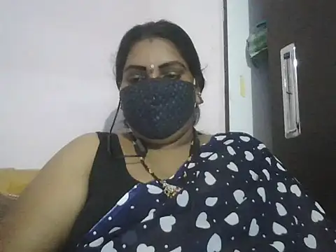 Snapshot of Nisha-telugu chatting on 10/02/25, 04:36 Nisha-telugu online show from 10/02/25, 04:36