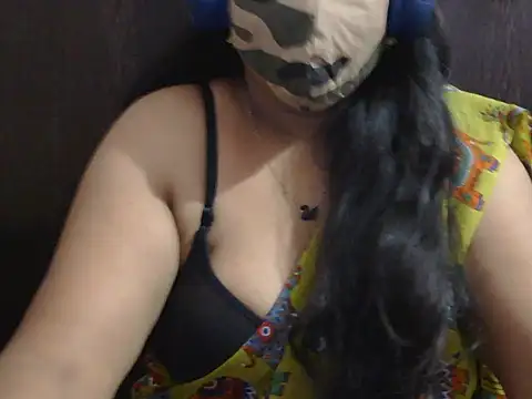 Snapshot of Nisha-telugu chatting on 11/07/25, 04:51 Nisha-telugu online show from 11/07/25, 04:51