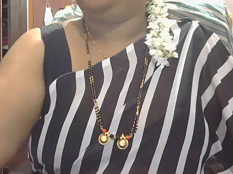 Snapshot of Nisha-telugu chatting on 12/14/25, 02:00 Nisha-telugu online show from 12/14/25, 02:00