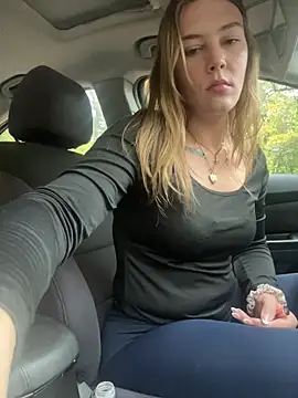 AllesandraLove online show from 10/31/25, 04:08