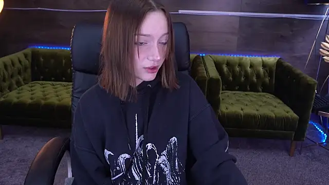 Snapshot of FoxyMayy chatting on 09/15/25, 12:38 FoxyMayy online show from 09/15/25, 12:38