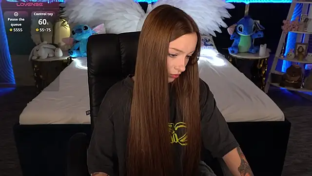 Snapshot of FoxyMayy chatting on 10/23/25, 01:10 FoxyMayy online show from 10/23/25, 01:10