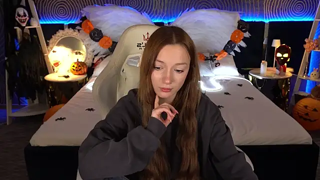 Snapshot of FoxyMayy chatting on 10/29/25, 02:19 FoxyMayy online show from 10/29/25, 02:19