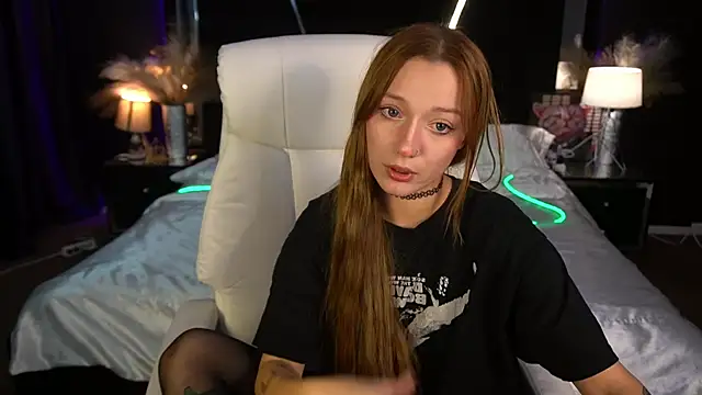 Snapshot of FoxyMayy chatting on 11/07/25, 08:42 FoxyMayy online show from 11/07/25, 08:42