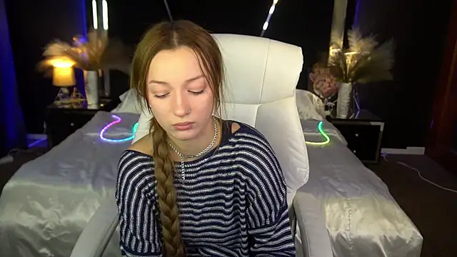 Snapshot of FoxyMayy chatting on 11/20/25, 02:17 FoxyMayy online show from 11/20/25, 02:17