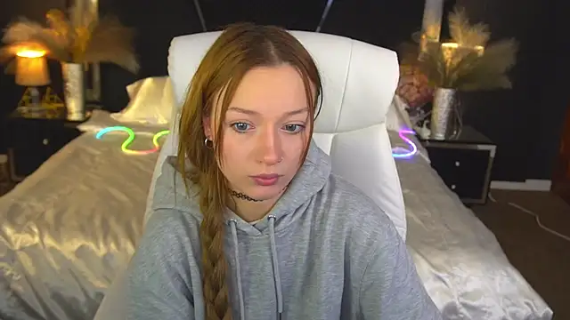 Snapshot of FoxyMayy chatting on 11/30/25, 07:34 FoxyMayy online show from 11/30/25, 07:34