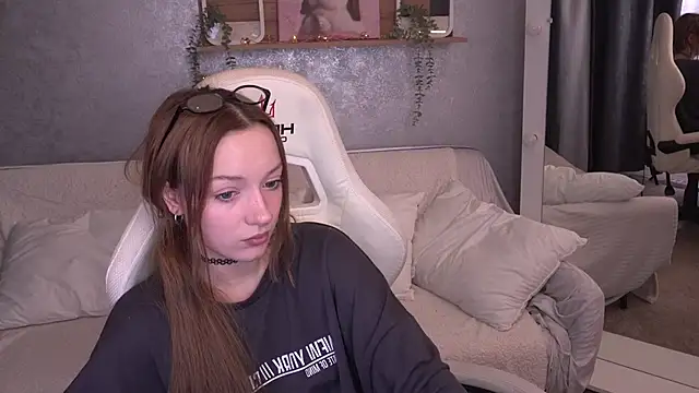 Snapshot of FoxyMayy chatting on 12/02/25, 02:12 FoxyMayy online show from 12/02/25, 02:12