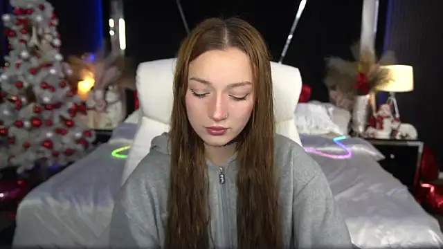 Snapshot of FoxyMayy chatting on 12/13/25, 09:09 FoxyMayy online show from 12/13/25, 09:09