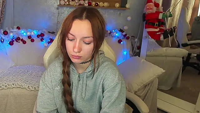 Snapshot of FoxyMayy chatting on 12/14/25, 11:31 FoxyMayy online show from 12/14/25, 11:31