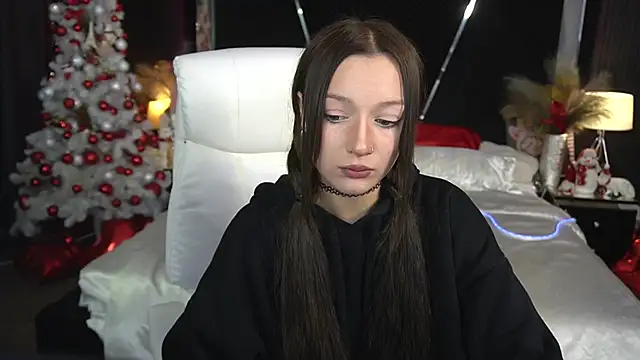 Snapshot of FoxyMayy chatting on 12/16/25, 10:26 FoxyMayy online show from 12/16/25, 10:26