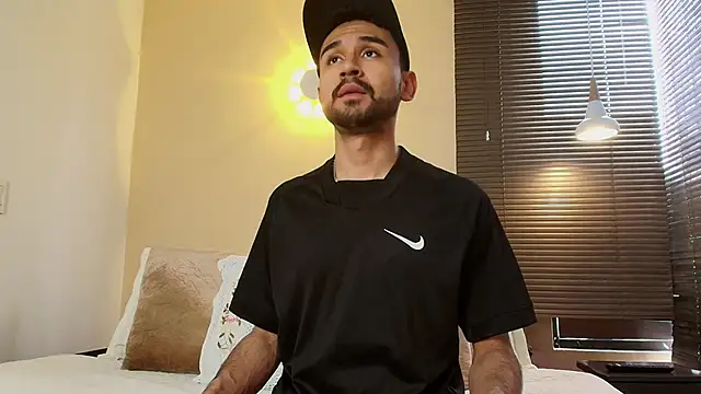 Snapshot of Axel_Moon_S chatting on 10/20/25, 06:30 Axel Moon S online show from 10/20/25, 06:30