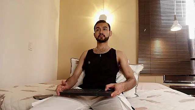 Snapshot of Axel_Moon_S chatting on 11/05/25, 07:14 Axel Moon S online show from 11/05/25, 07:14