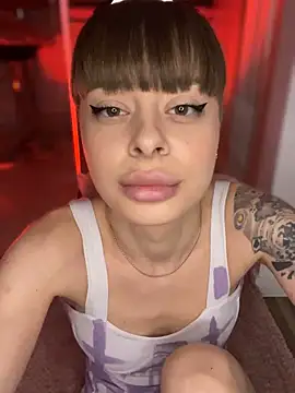 BabyBee  online show from 10/31/25, 03:57