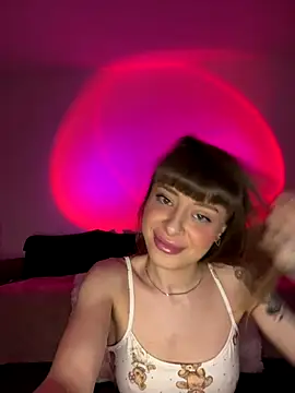 BabyBee  online show from 11/26/25, 10:00