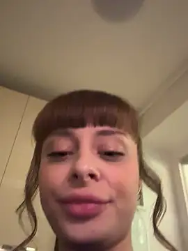 BabyBee  online show from 12/02/25, 10:49