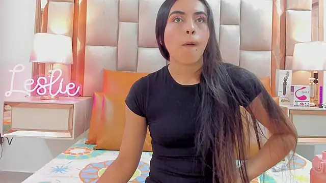 Snapshot of Leslie_Bussh_ chatting on 09/24/25, 07:50 Leslie Bussh online show from 09/24/25, 07:50