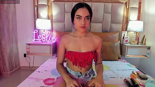 Snapshot of Leslie_Bussh_ chatting on 10/26/25, 12:22 Leslie Bussh online show from 10/26/25, 12:22