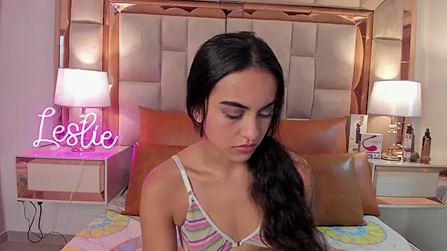 Snapshot of Leslie_Bussh_ chatting on 11/14/25, 08:07 Leslie Bussh online show from 11/14/25, 08:07