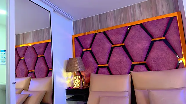 Snapshot of Leslie_Bussh_ chatting on 02/11/26, 12:32 Leslie Bussh online show from 02/11/26, 12:32