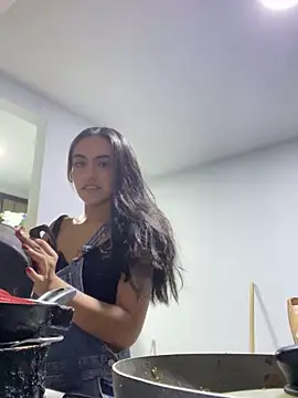 Snapshot of Leslie_Bussh_ chatting on 02/18/26, 02:18 Leslie Bussh online show from 02/18/26, 02:18