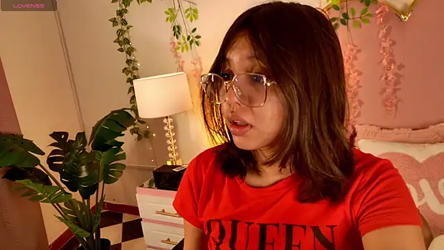 Lauuu2007 online show from 03/28/26, 09:14