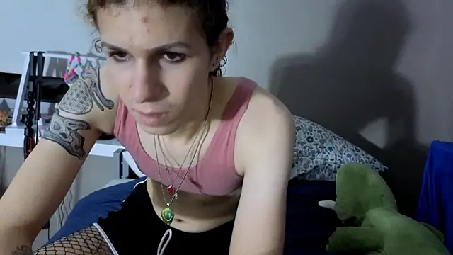 Snapshot of cuddlyavenue chatting on 11/09/25, 02:54 cuddlyavenue online show from 11/09/25, 02:54