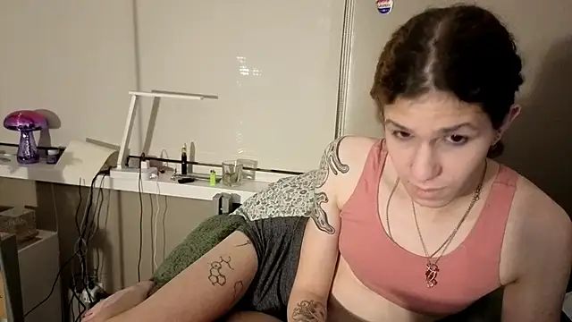 Snapshot of cuddlyavenue chatting on 11/30/25, 02:26 cuddlyavenue online show from 11/30/25, 02:26