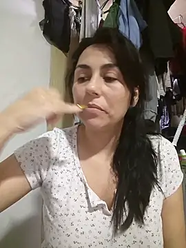 Snapshot of vanessa-titisM chatting on 11/15/25, 02:20 vanessa-titisM online show from 11/15/25, 02:20