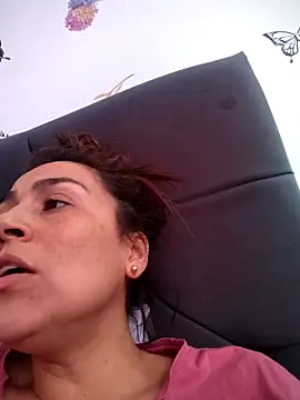 Snapshot of vanessa-titisM chatting on 05/06/26, 04:56 vanessa-titisM online show from 05/06/26, 04:56