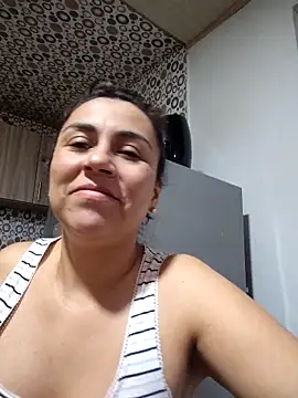 Snapshot of vanessa-titisM chatting on 05/08/26, 12:27 vanessa-titisM online show from 05/08/26, 12:27